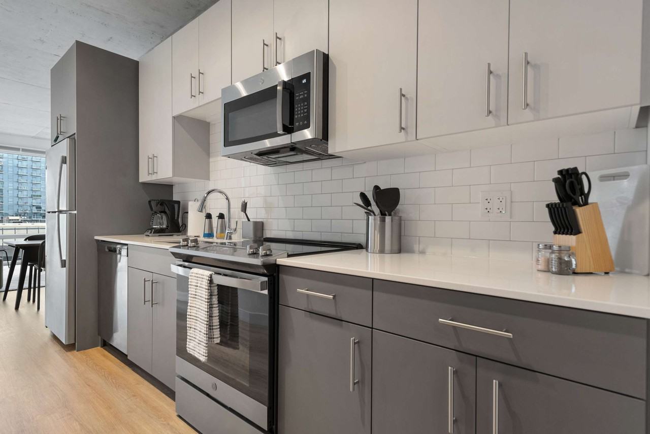 853 W Blackhawk St #1243855P - Photo 5 of 50