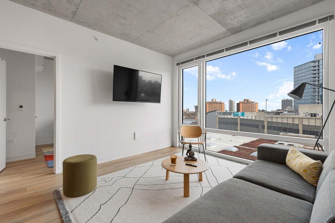 853 W Blackhawk St #1243855P - Photo 7 of 50