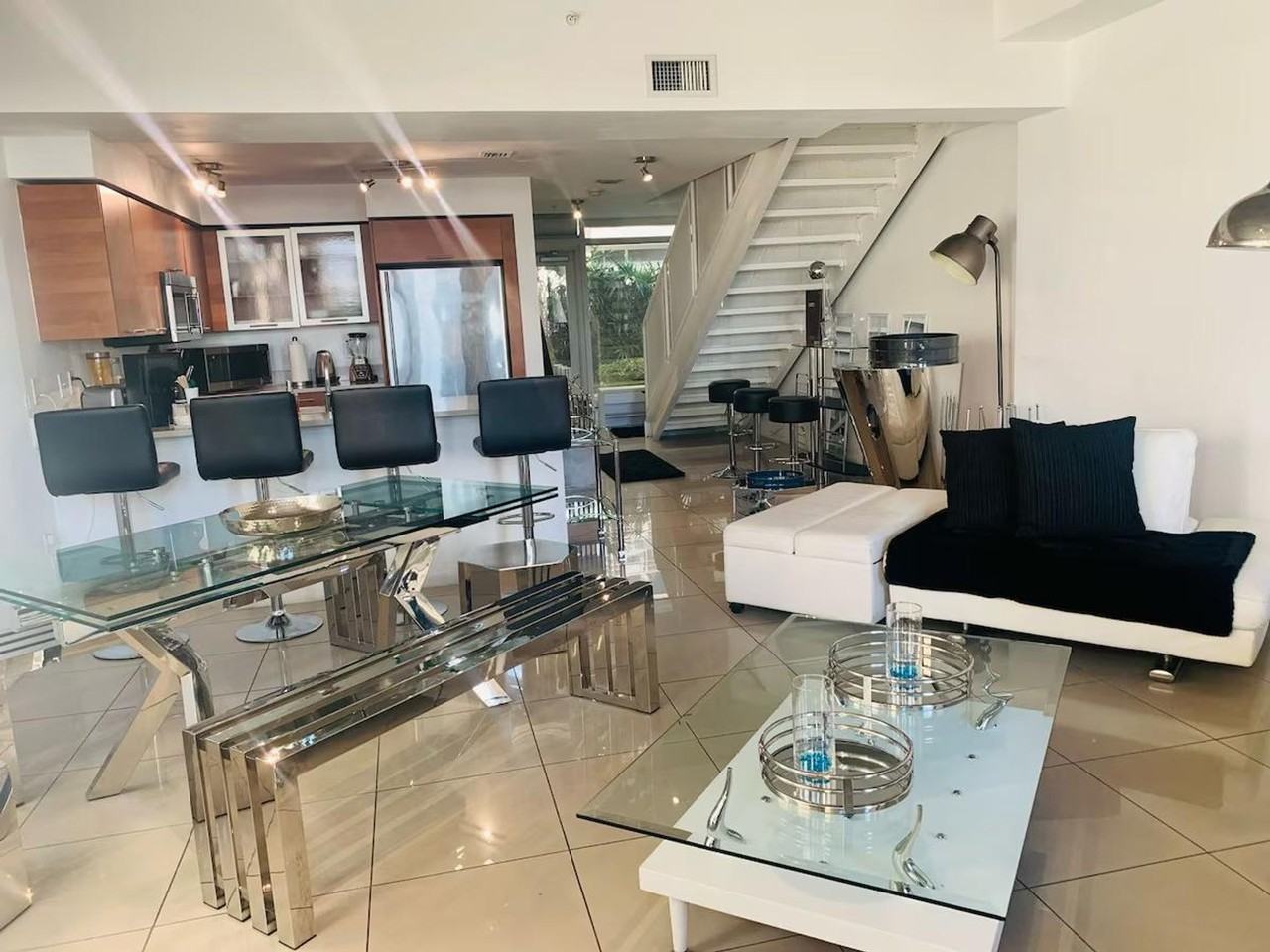 139 Ne 32nd St #1255498P - Photo 4 of 50