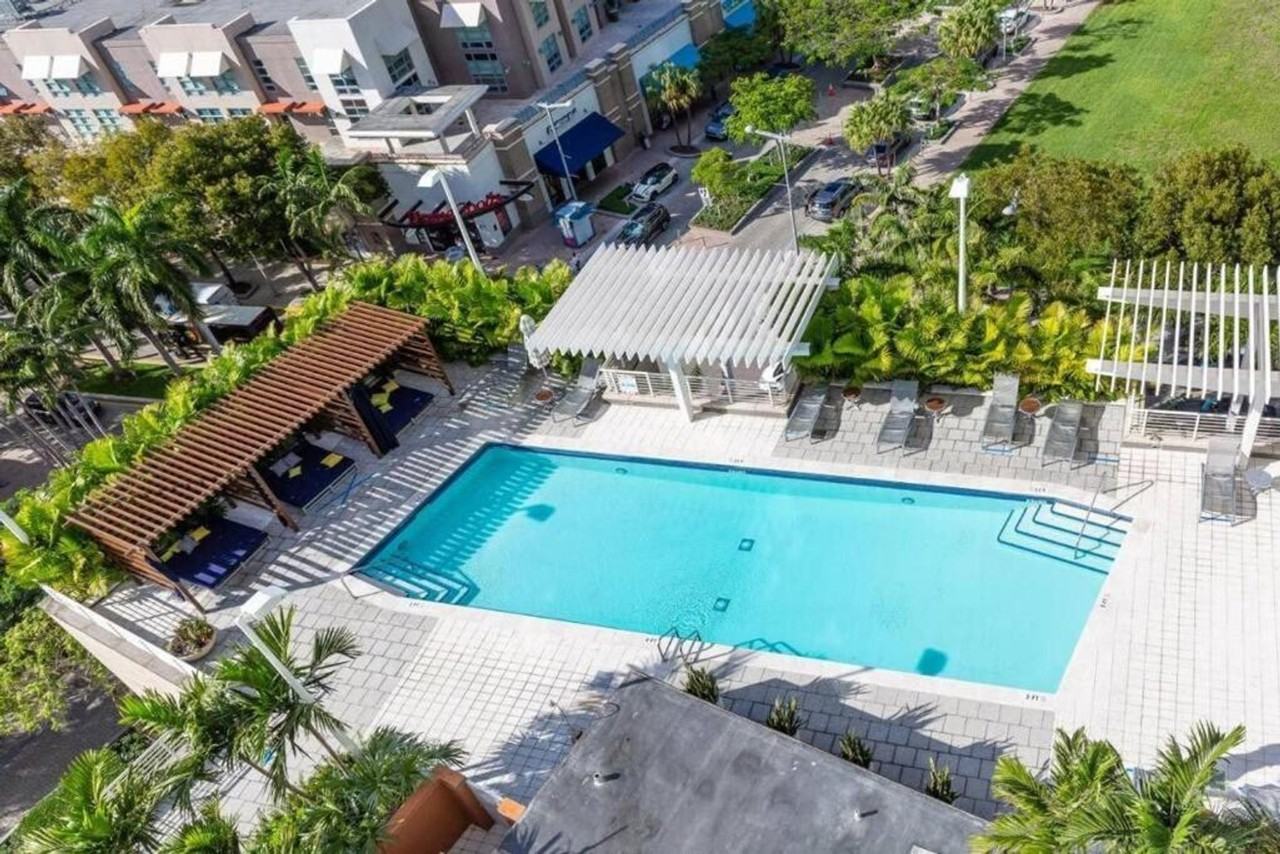 139 Ne 32nd St #1255498P - Photo 6 of 50