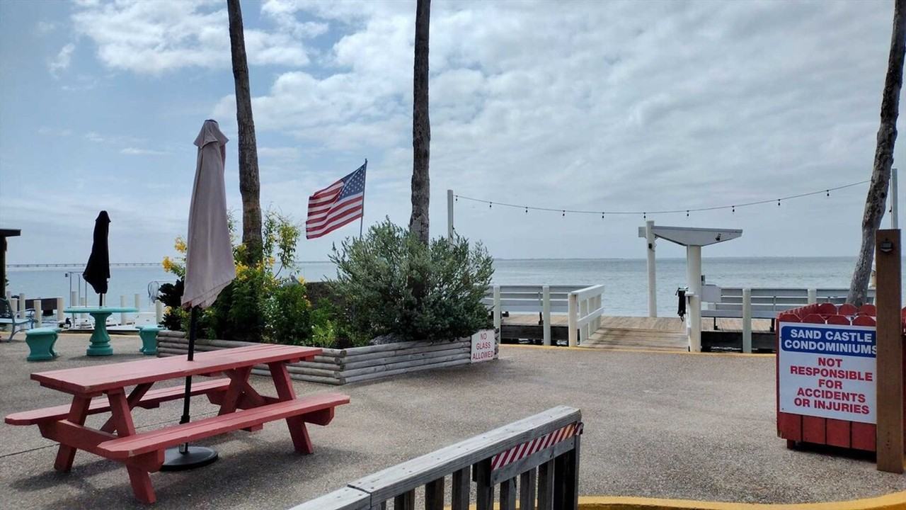 208 West Kingfish Street - Photo 3 of 29