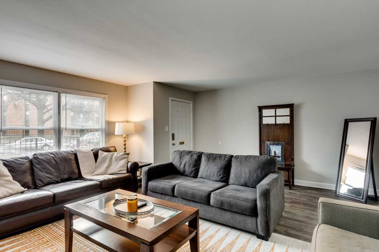 226 South Hoyne Avenue - Photo 2 of 67