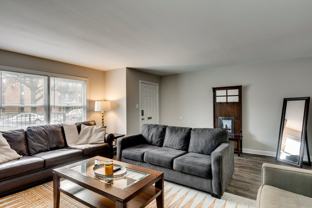 226 South Hoyne Avenue - Photo 1 of 1