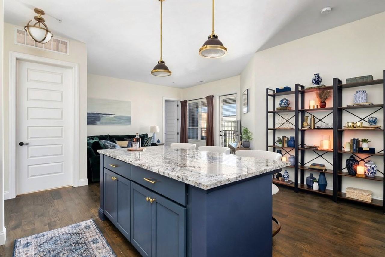 1079 N High St #1257774P - Photo 6 of 37