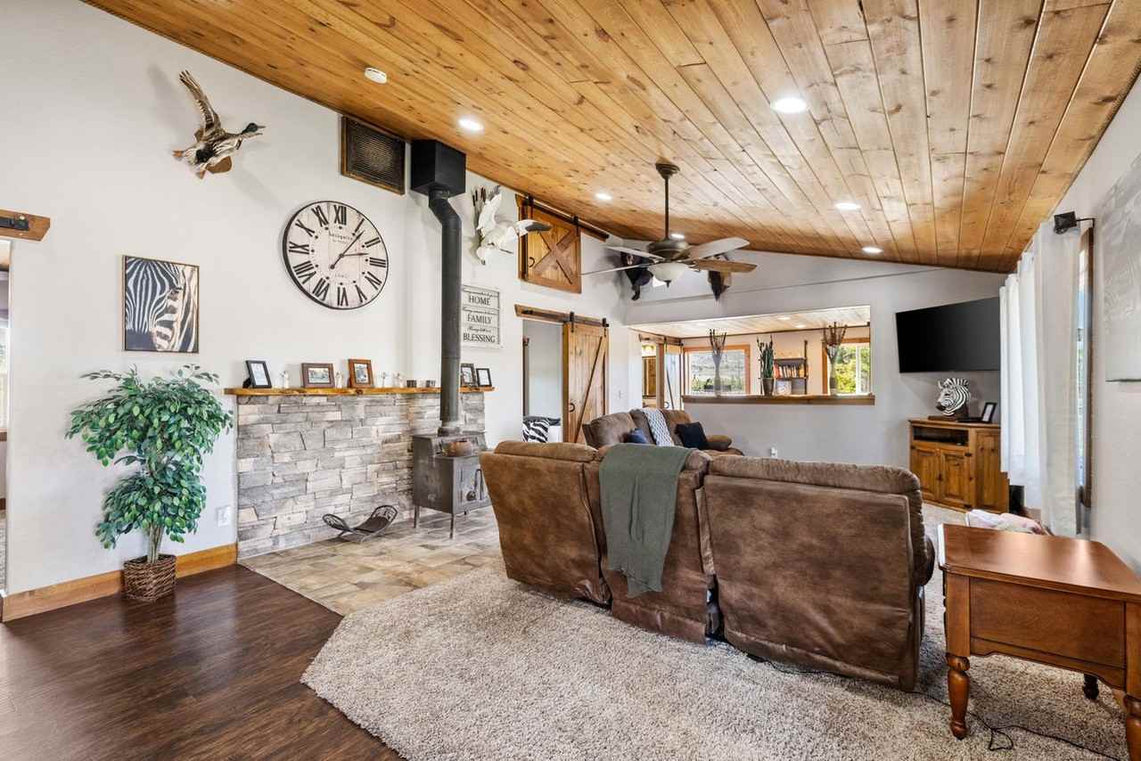 7625 North Williamson Valley Road - Photo 3 of 38