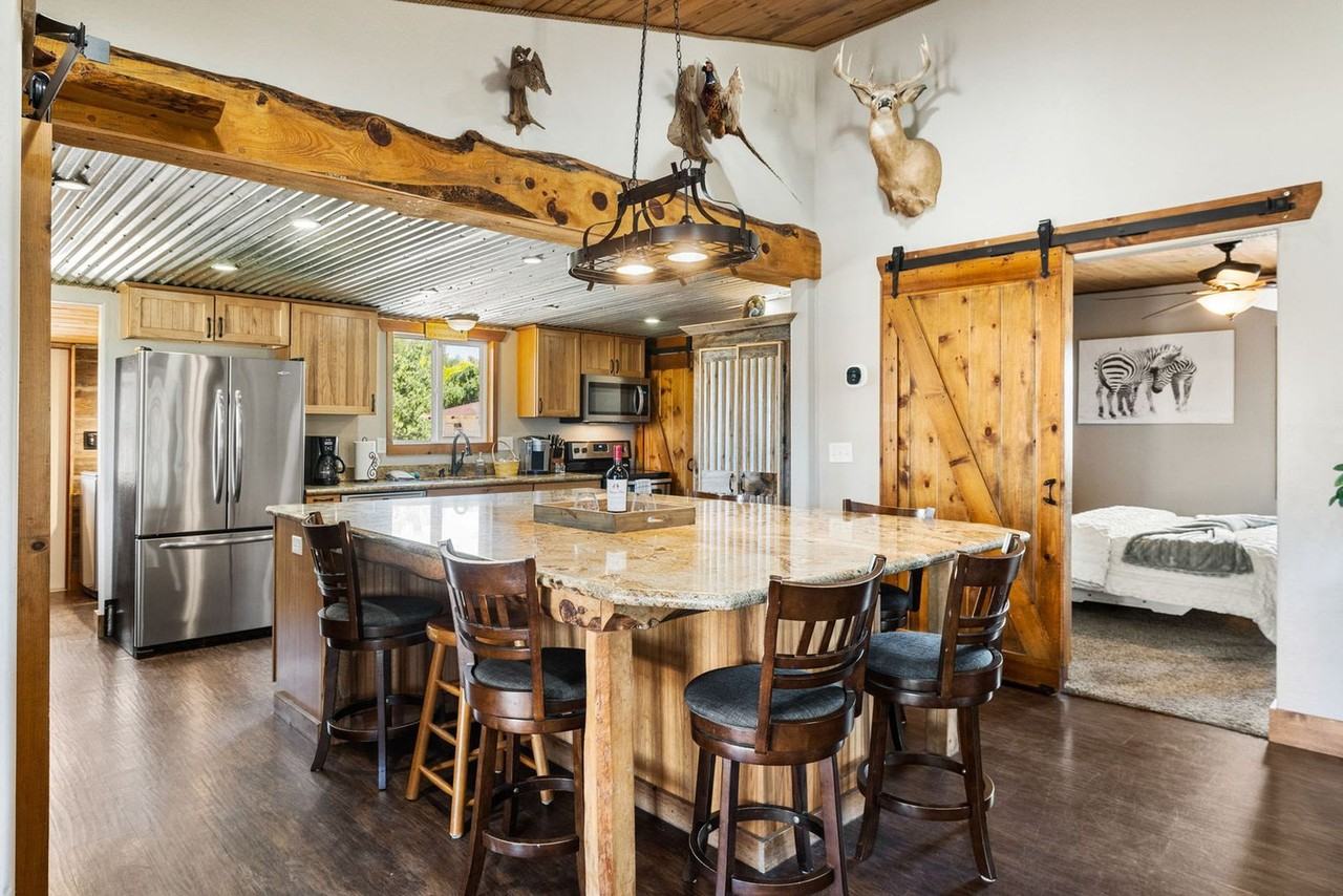 7625 North Williamson Valley Road - Photo 7 of 63