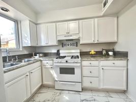 featured image of 2608 Avery St