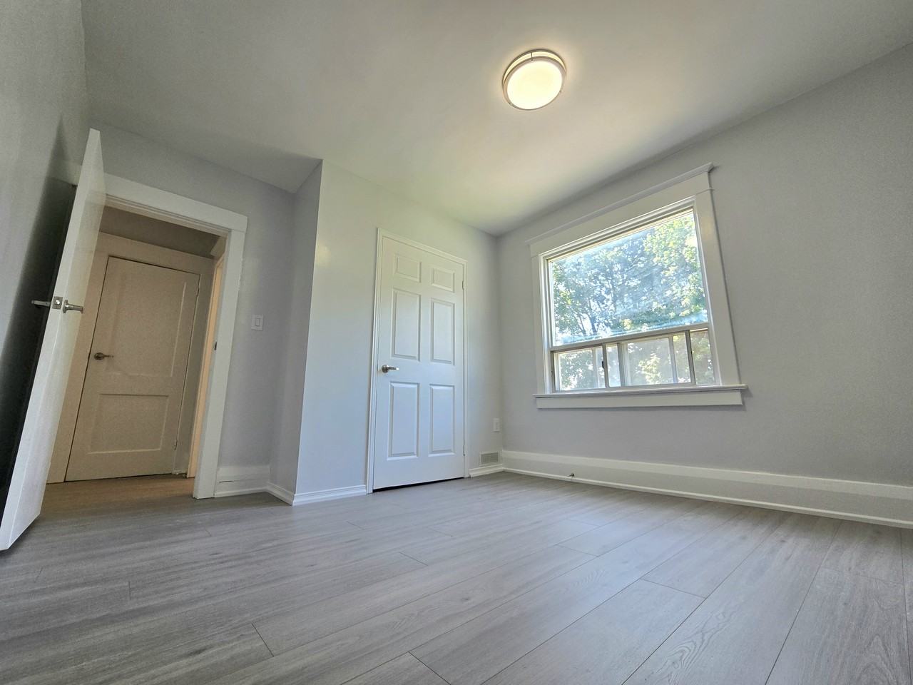 344 Glebeholme Boulevard - Photo 6 of 10