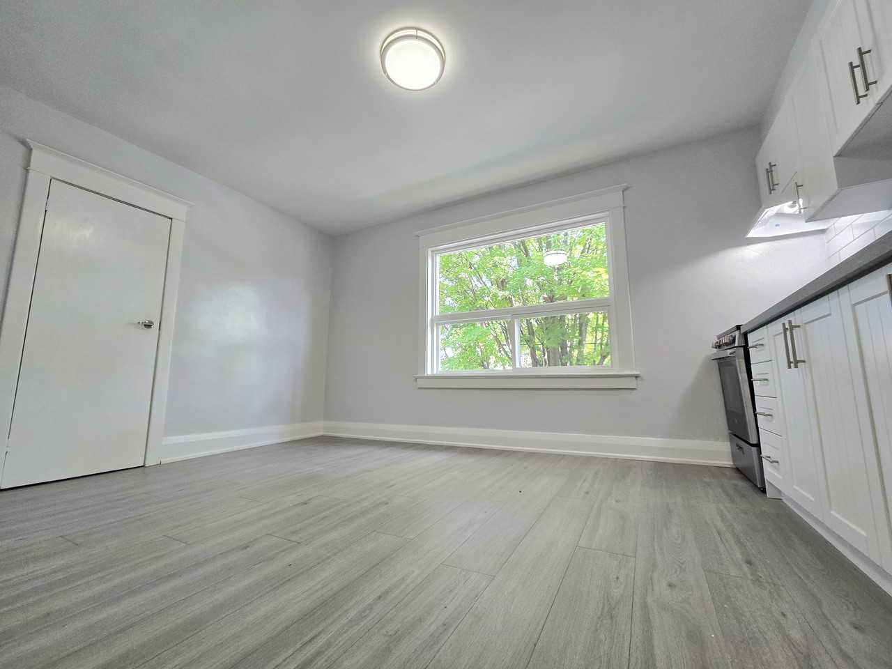 344 Glebeholme Boulevard - Photo 5 of 10