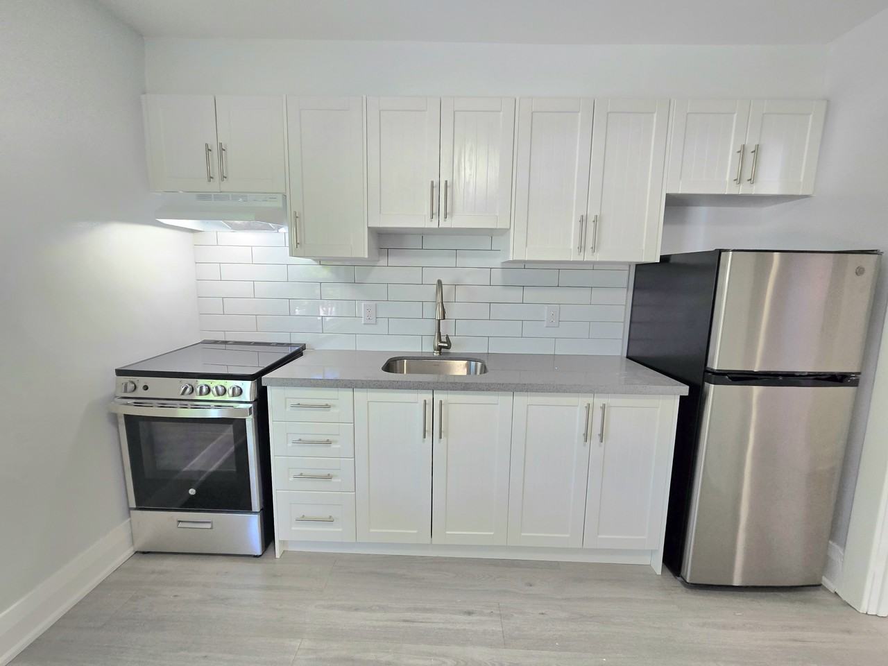 344 Glebeholme Boulevard - Photo 4 of 10