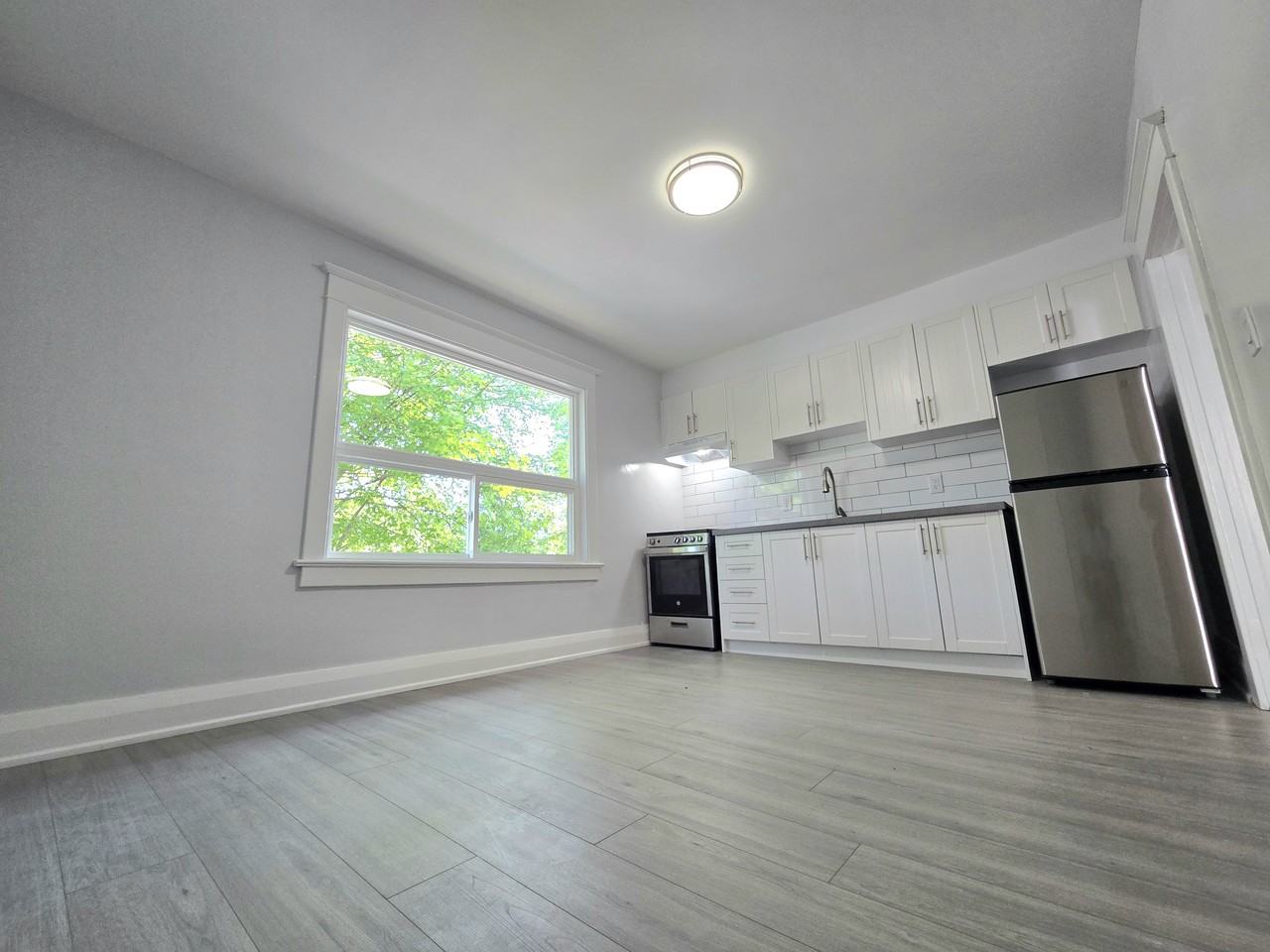 344 Glebeholme Boulevard - Photo 2 of 10