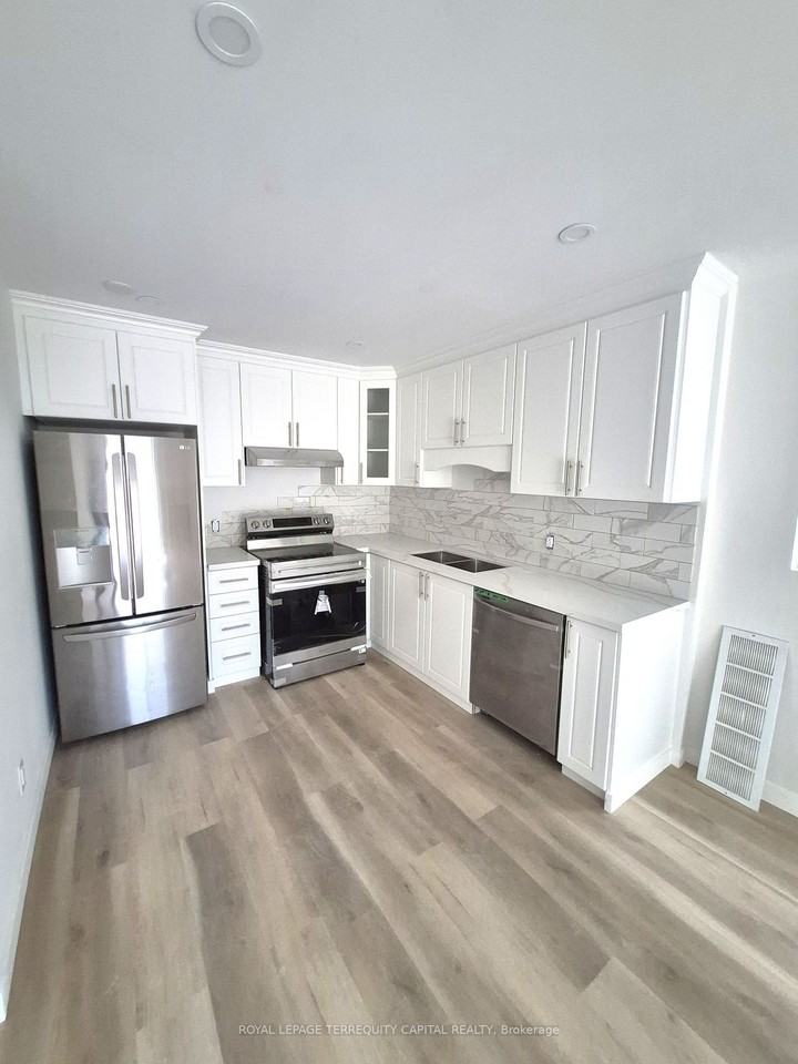 61 Downing Crescent - Photo 3 of 9