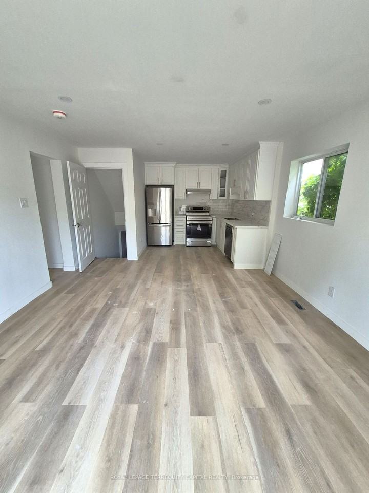 61 Downing Crescent - Photo 2 of 9