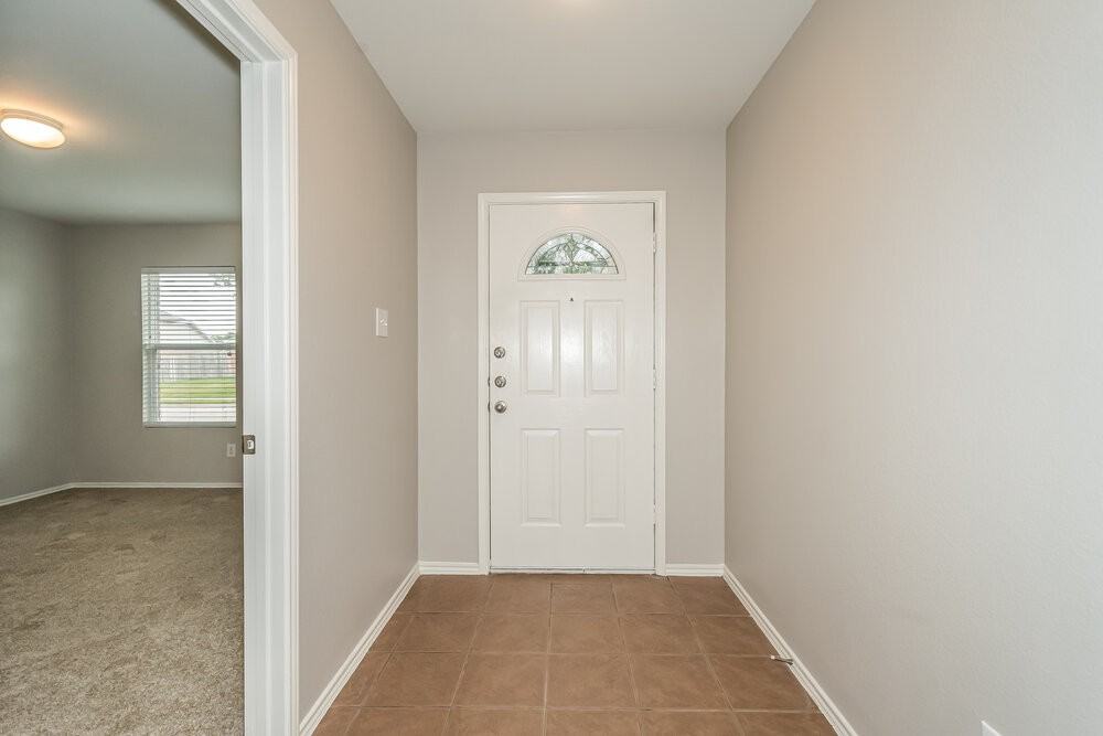 1640 Diamond Lake Trl - Photo 3 of 16
