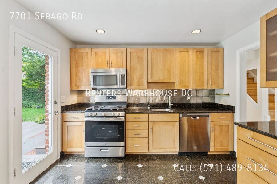 7701 Sebago Rd - Photo 7 of 29