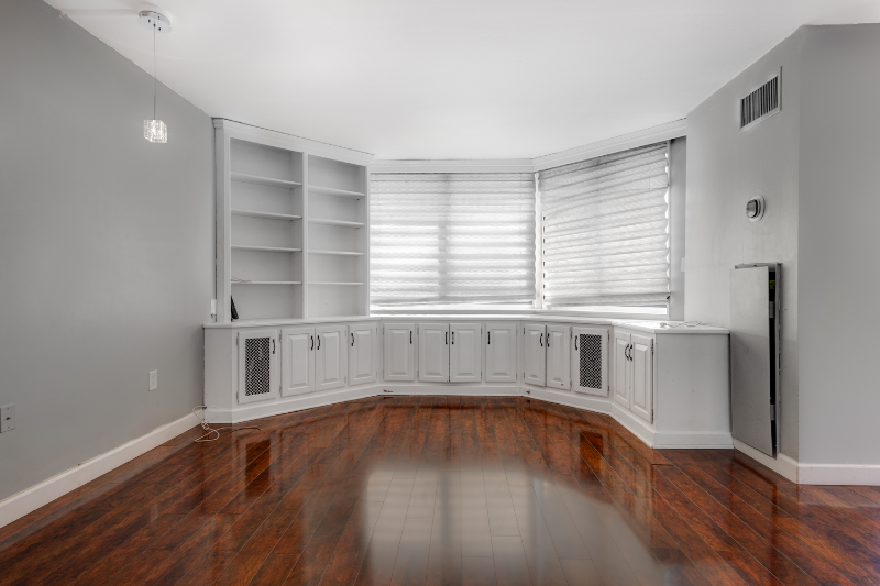 1328 Harmon Cove Tower - Photo 3 of 20