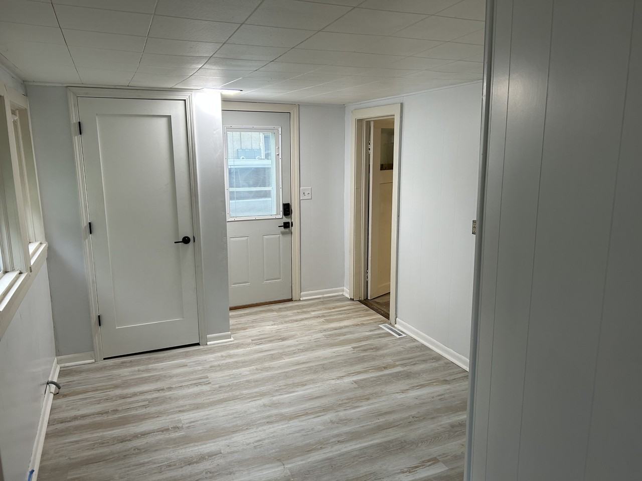 631 W Broadway Ave #NA - Photo 2 of 8