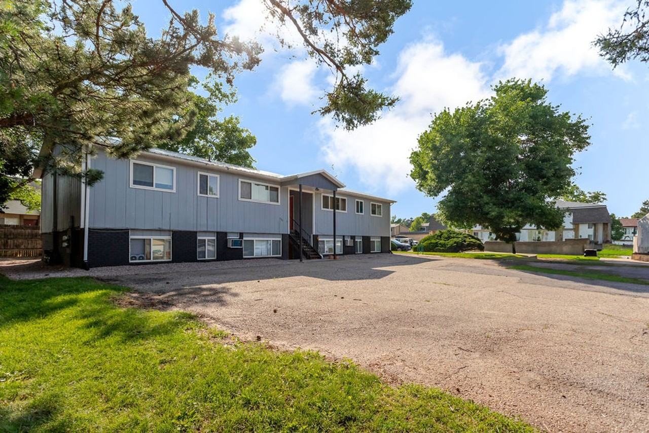 2925 Somerville Dr - Photo 2 of 19