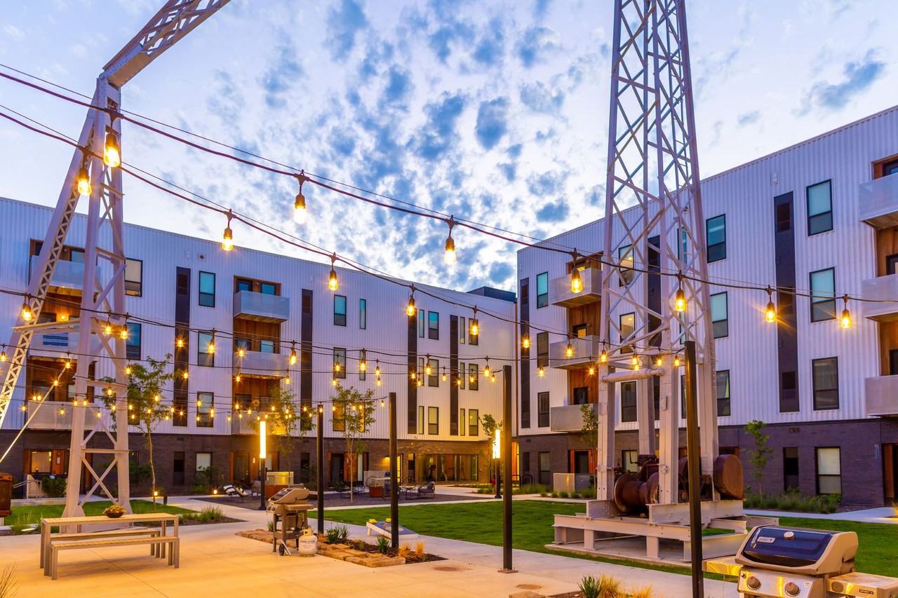 Rowat Lofts Apartments - Photo 3 of 50