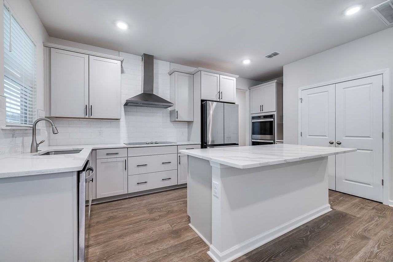 301 Serengeti Blvd - Photo 2 of 37