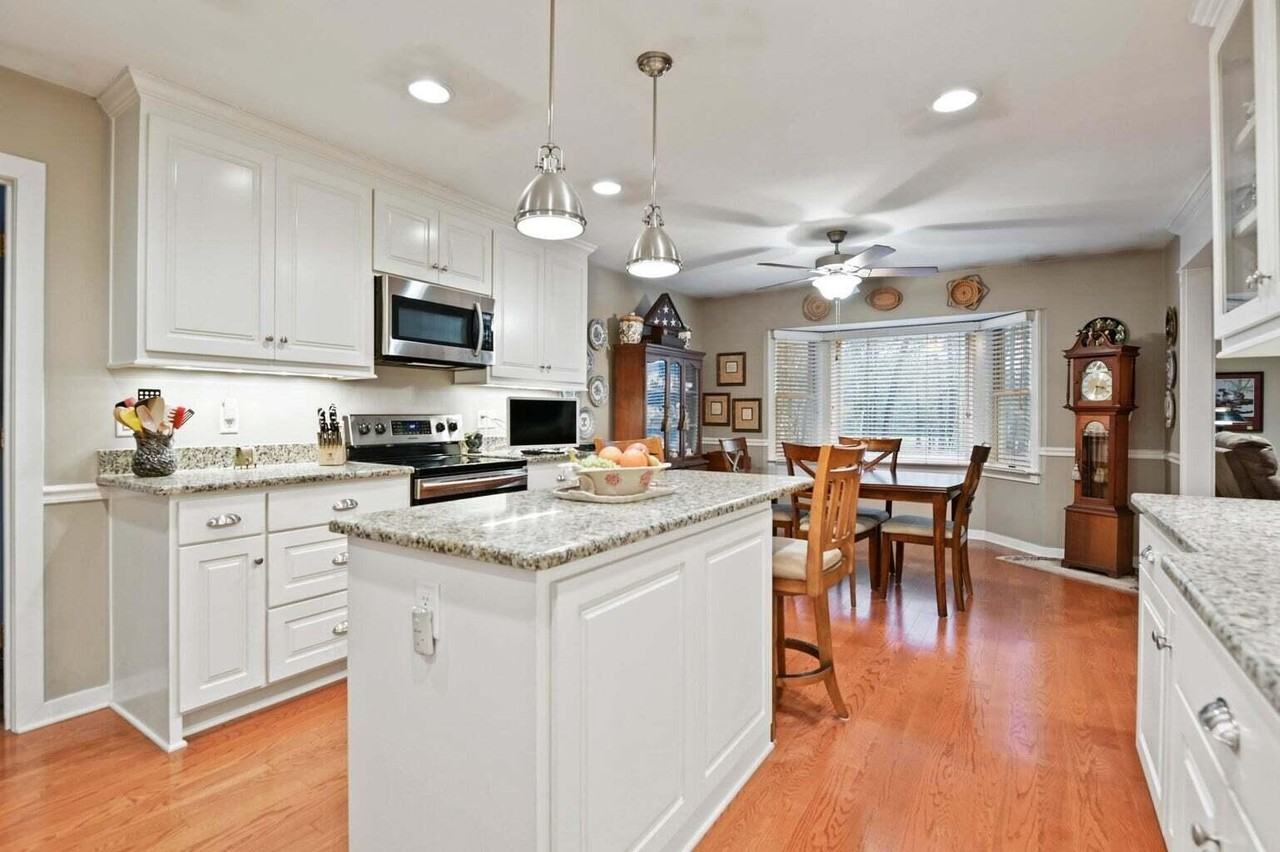 302 Summerset Ln - Photo 2 of 11