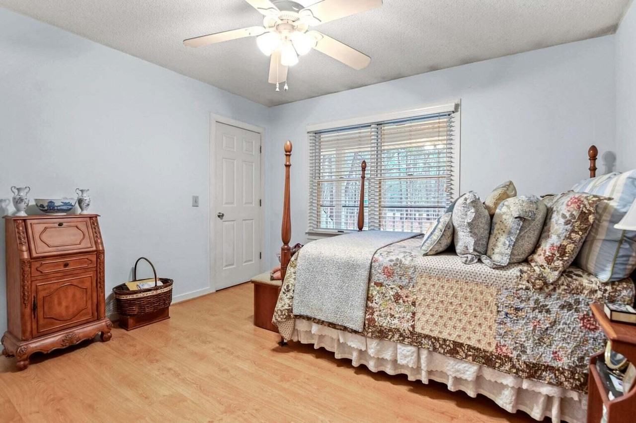 302 Summerset Ln - Photo 6 of 11