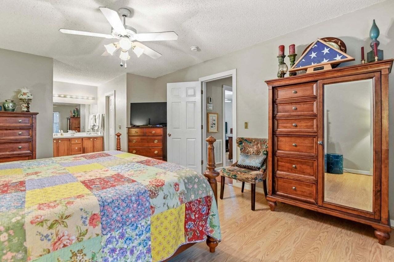 302 Summerset Ln - Photo 7 of 11