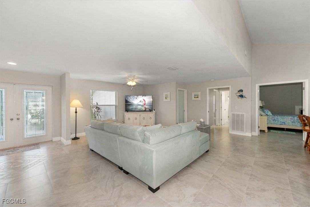 3418 Southeast 19th Avenue - Photo 7 of 27