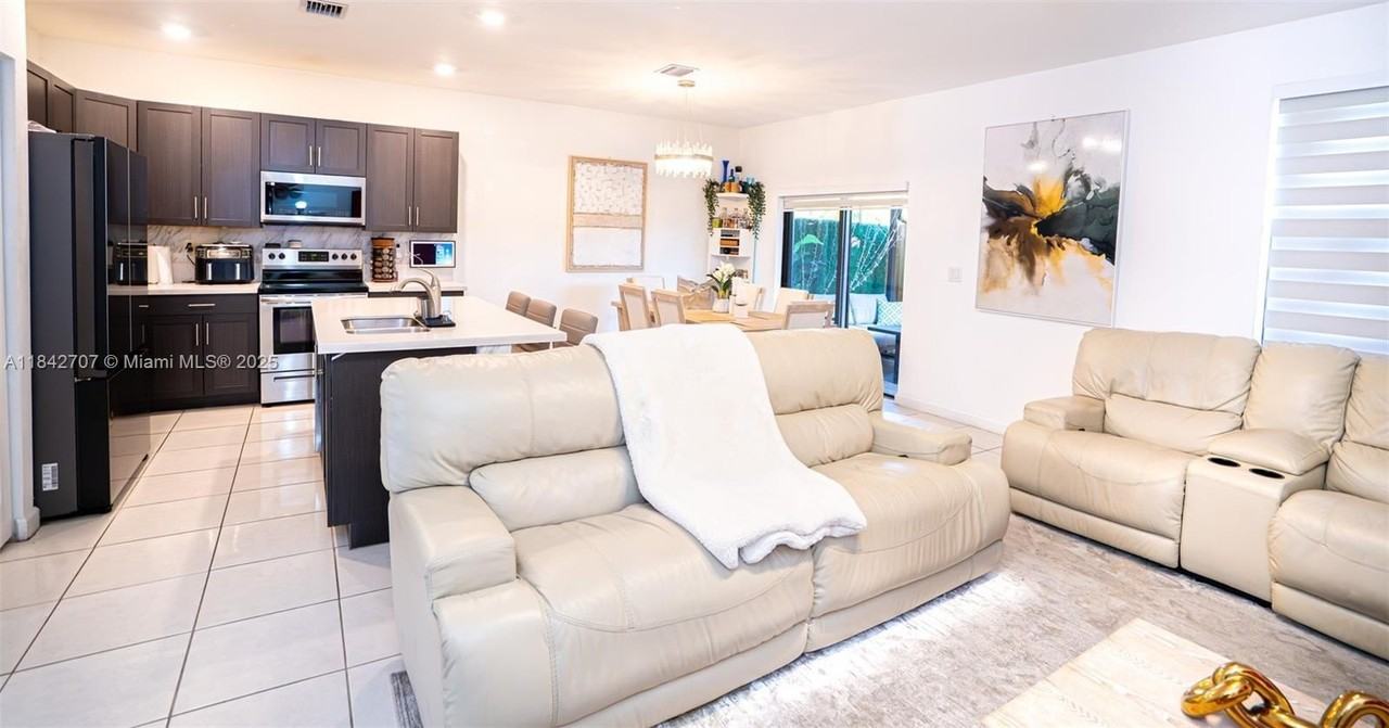 10118 Sw 231st Ln #0 - Photo 6 of 19