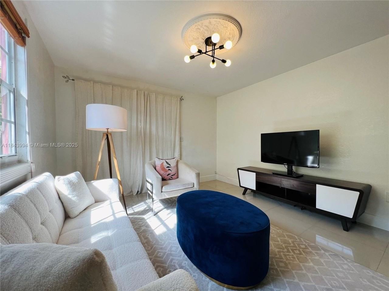 636 Nw 11th St #636 - Photo 2 of 17