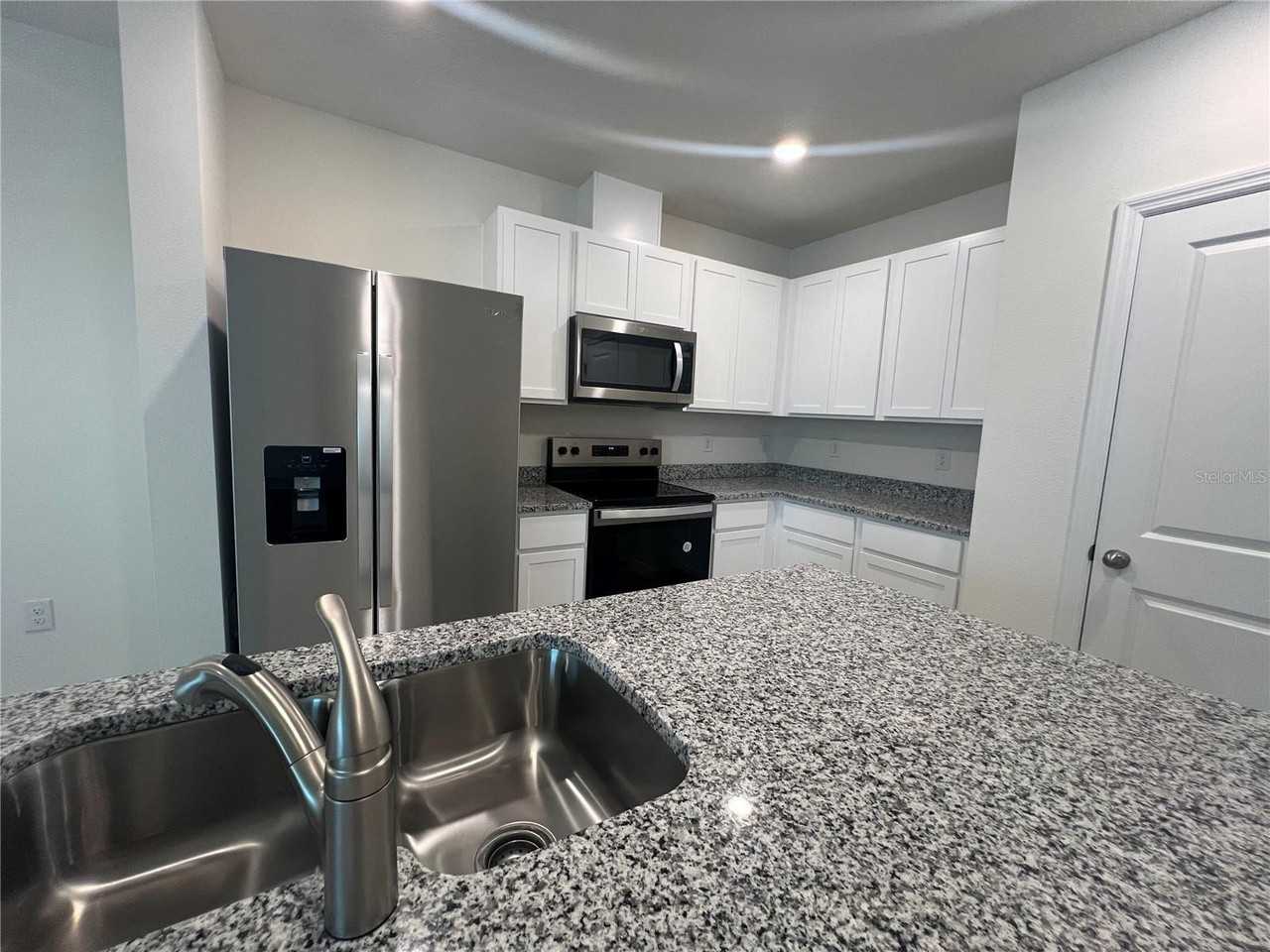 347 Preston Cove Drive - Photo 3 of 9