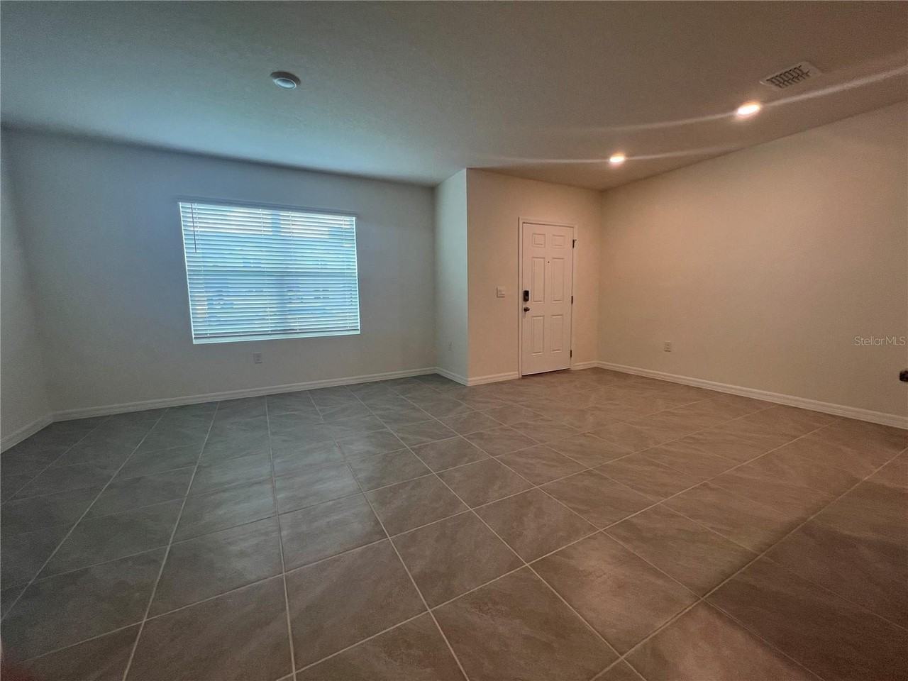 347 Preston Cove Drive - Photo 7 of 9