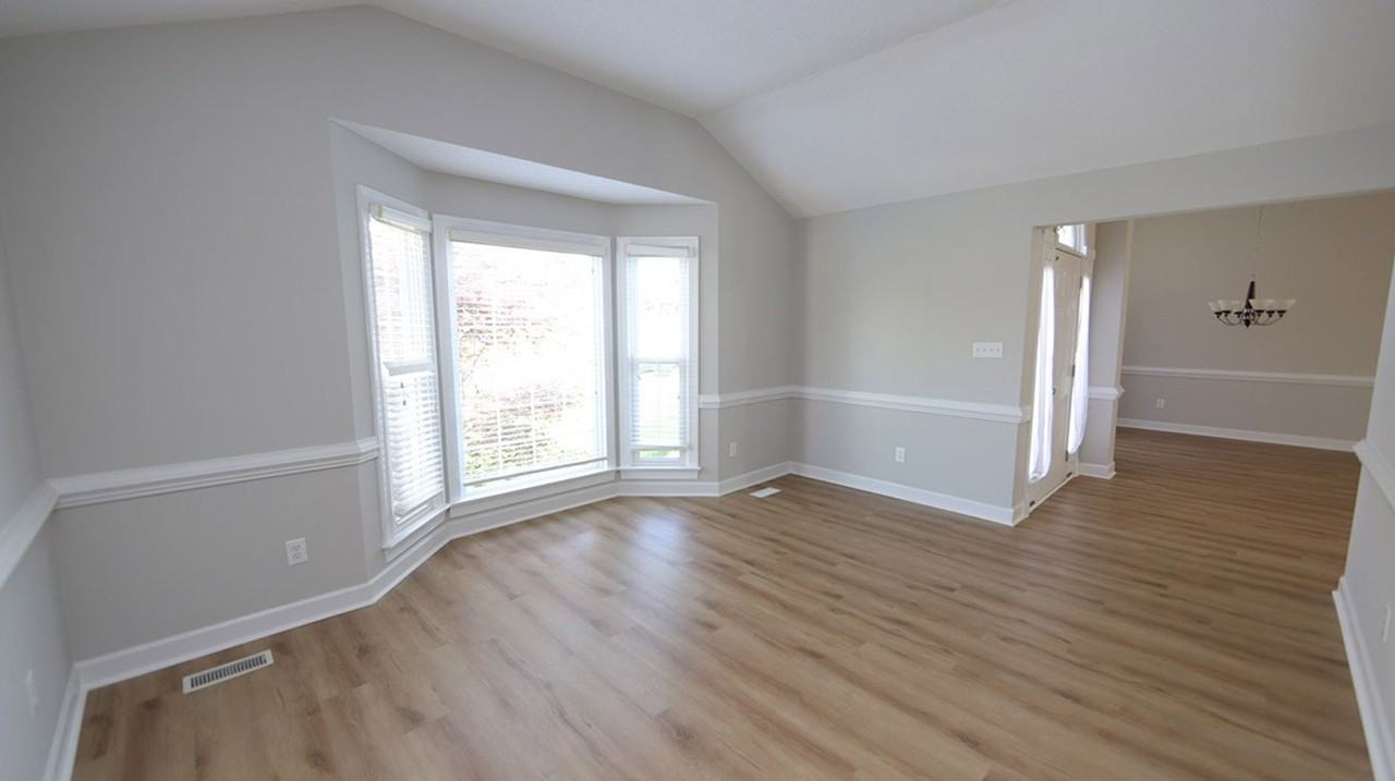 5301 Harrington Grove Dr - Photo 2 of 14