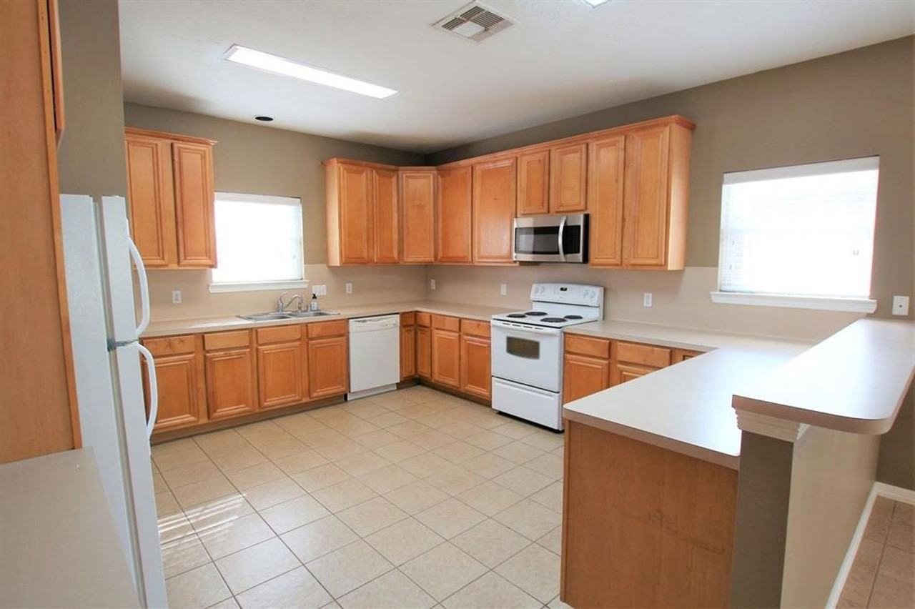 194 Davis St #A - Photo 6 of 16