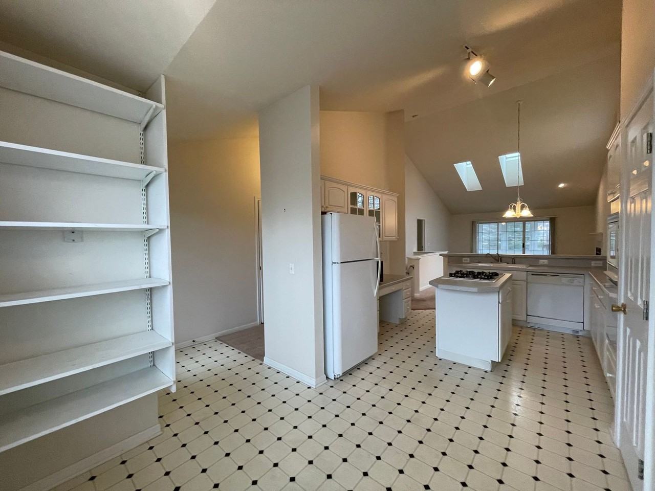 4368 Pond Ridge Ct Ne - Photo 2 of 29