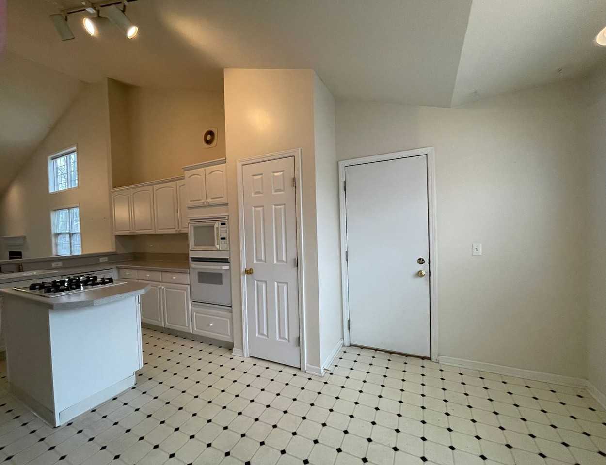 4368 Pond Ridge Ct Ne - Photo 3 of 29