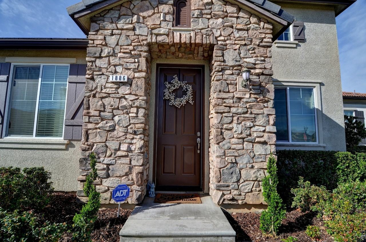 1886 N Highland Ave - Photo 2 of 18