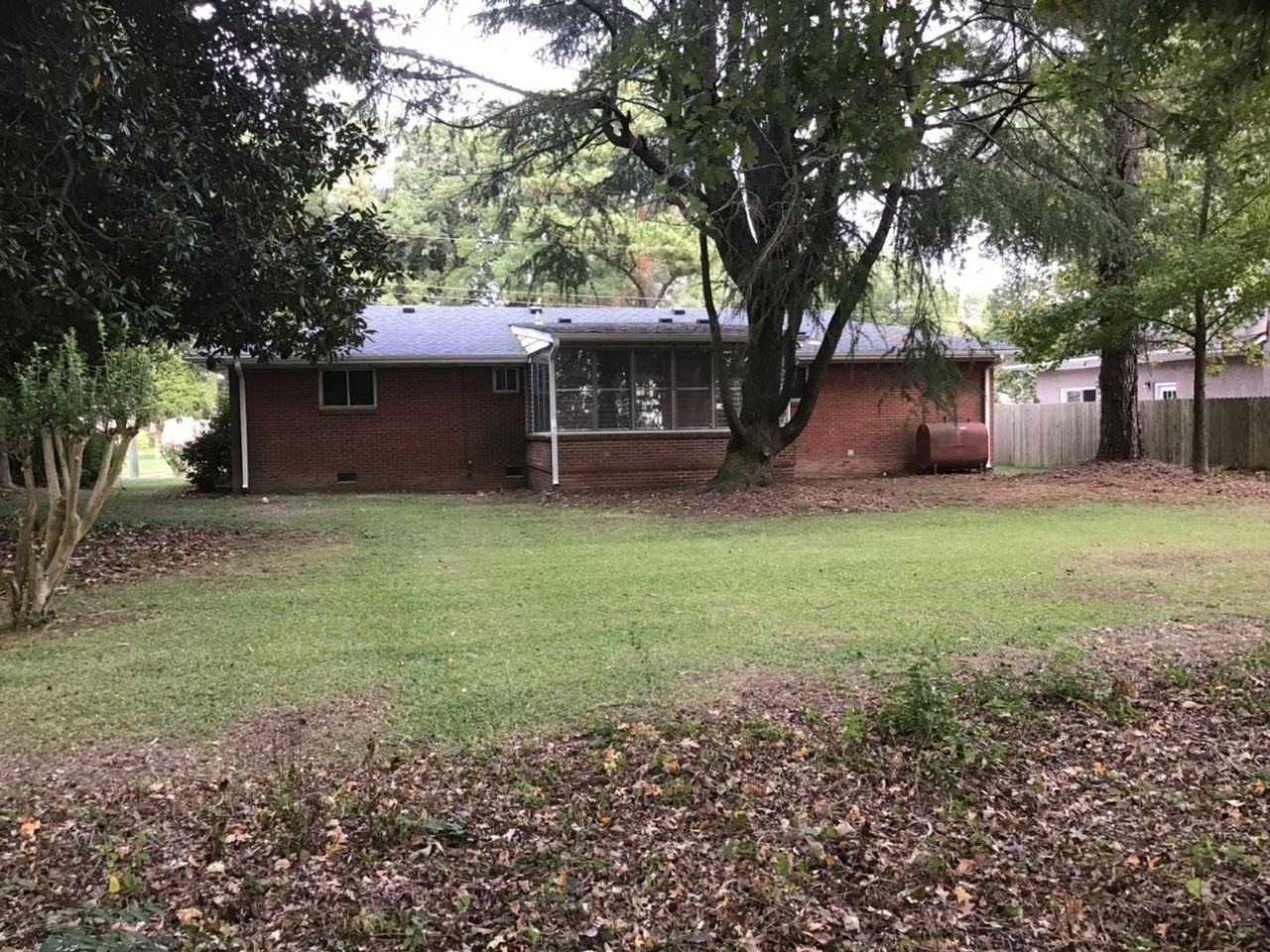 1029 Fairlawn Ave - Photo 2 of 3