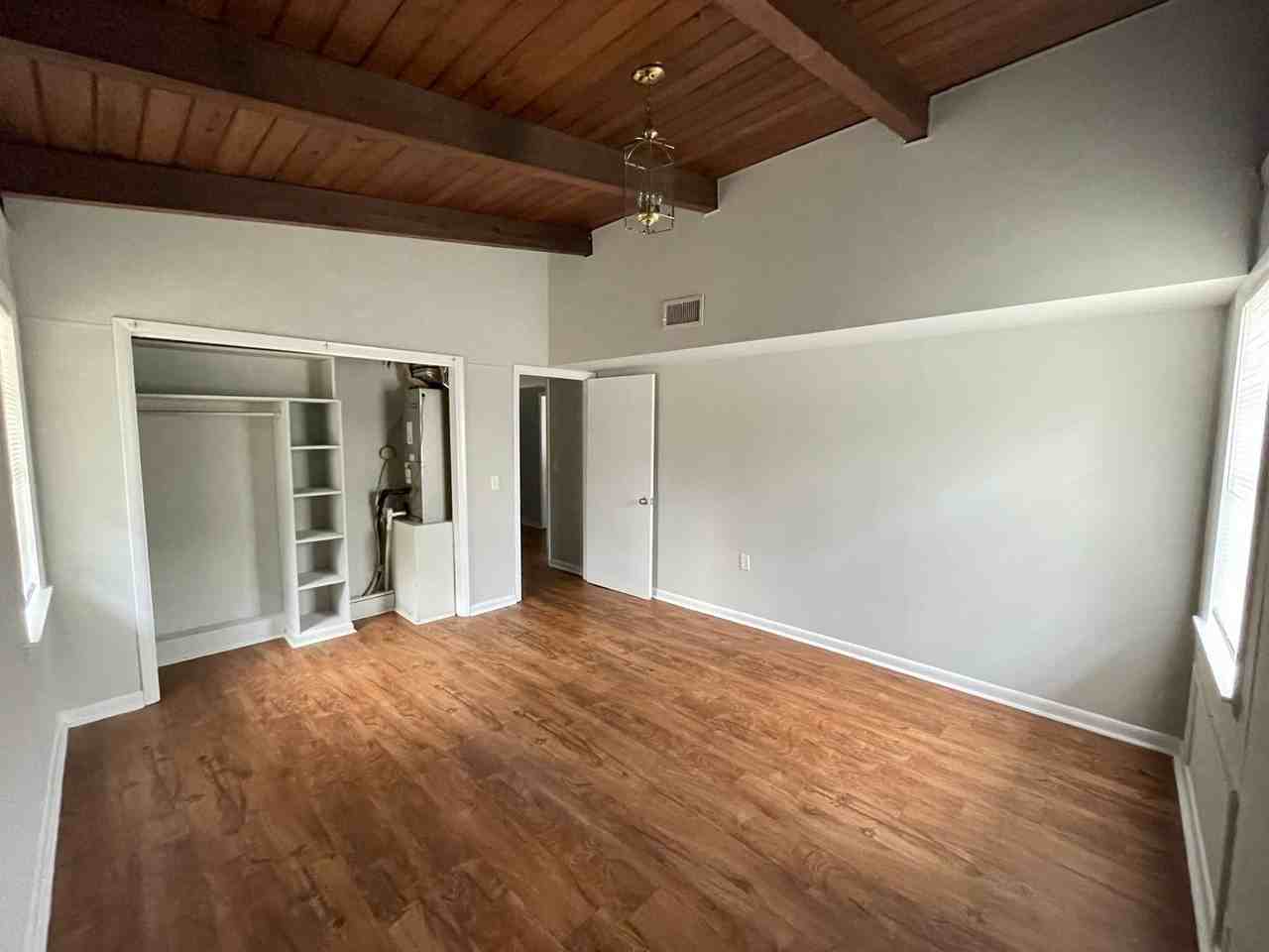 242 Georgia Ave #6 - Photo 3 of 4