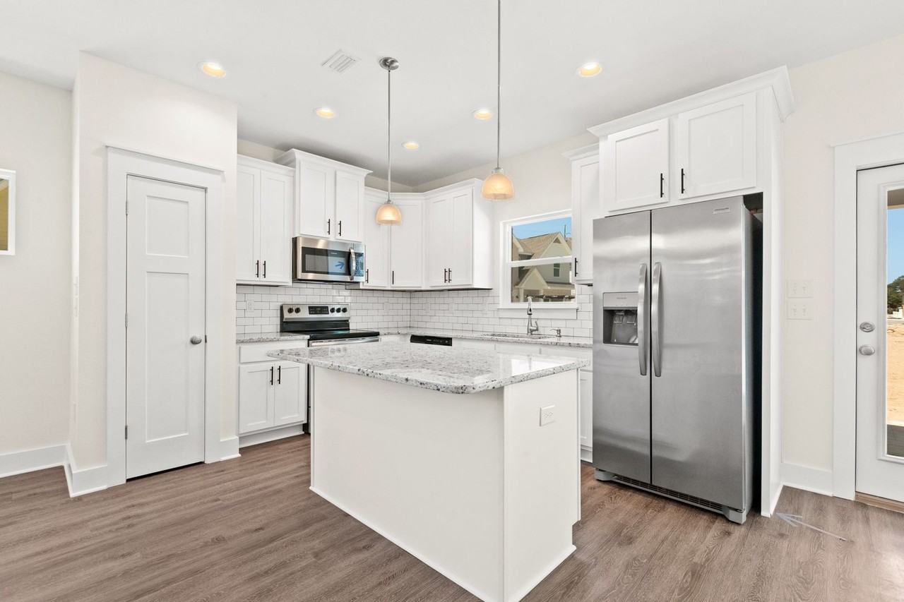 400 Mattie M Kelly Boulevard - Photo 2 of 31