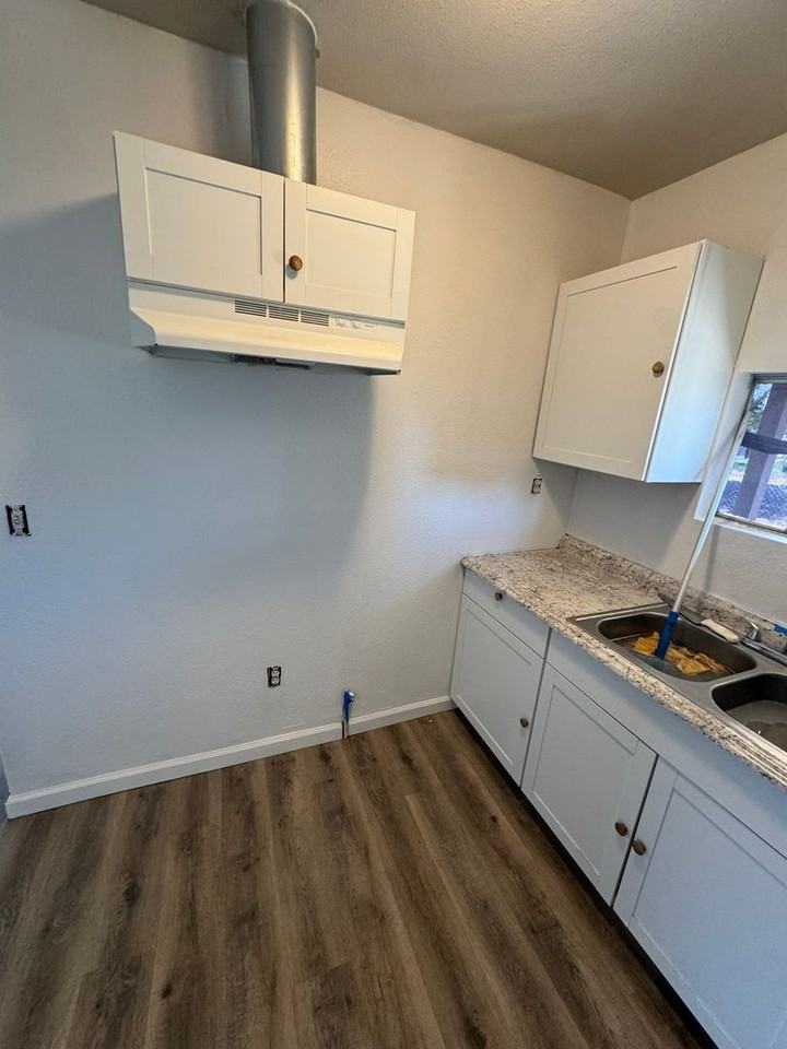 1635 3rd St - Photo 2 of 8