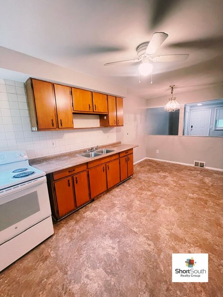 48139 Meadow Ln - Photo 2 of 9