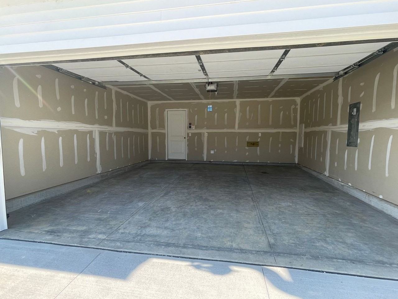 20523 Margo St - Photo 3 of 24