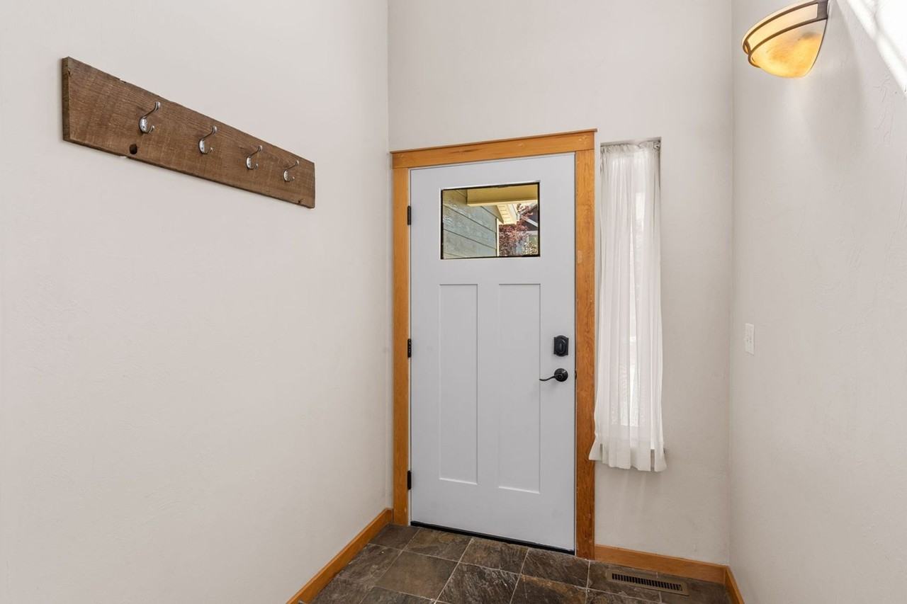 4006 Broadwater Ct - Photo 4 of 50