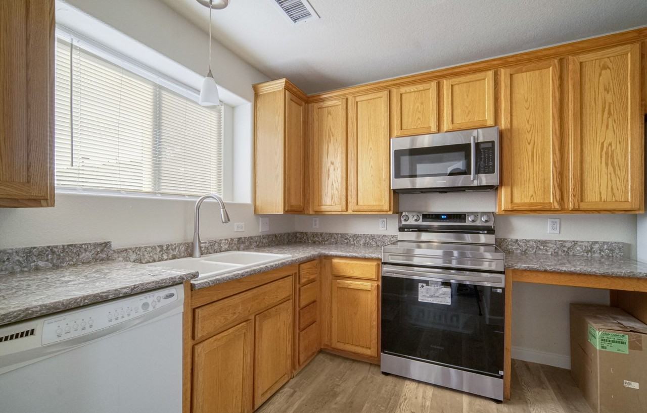 19046 E 57th Pl - Photo 2 of 24