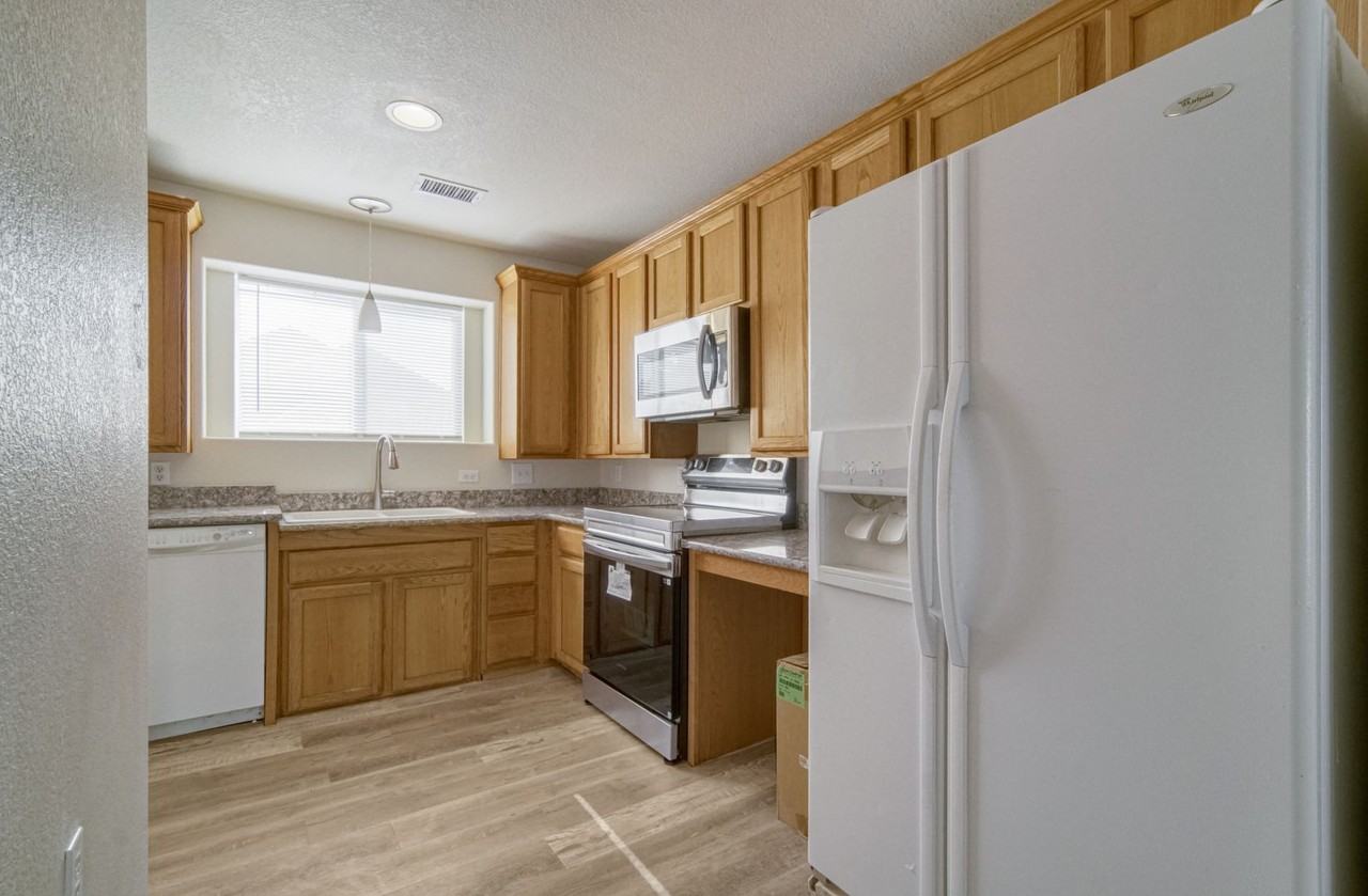 19046 E 57th Pl - Photo 4 of 24