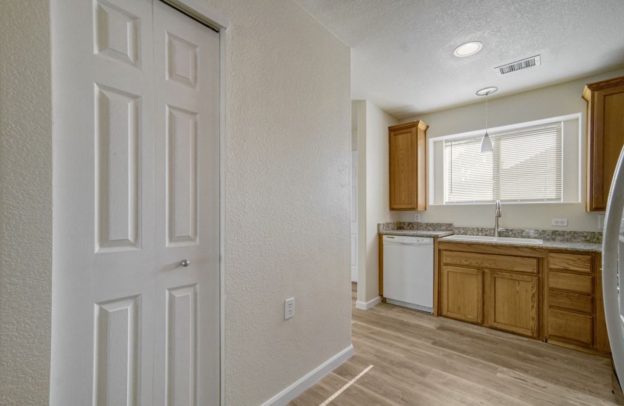 19046 E 57th Pl - Photo 5 of 24