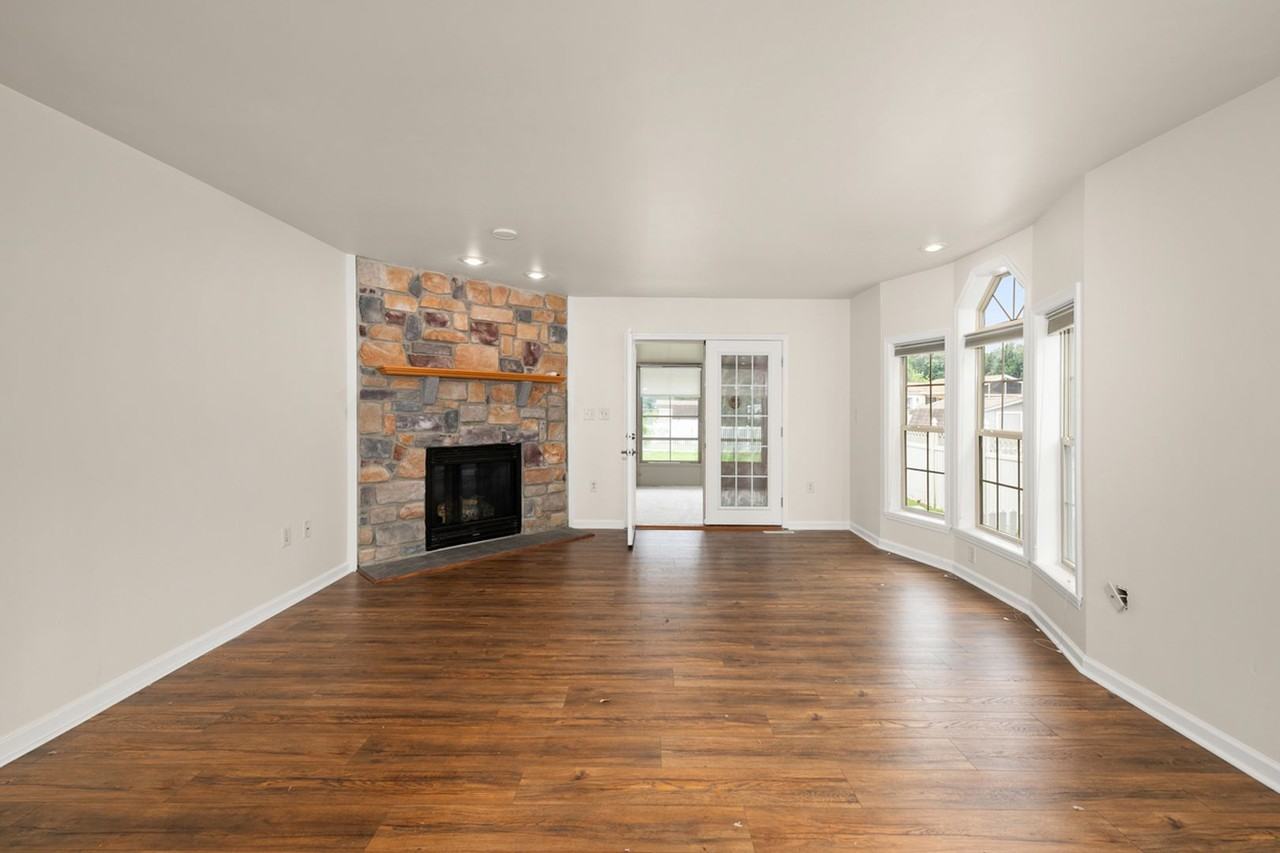 27723 Crozet Dr - Photo 2 of 36