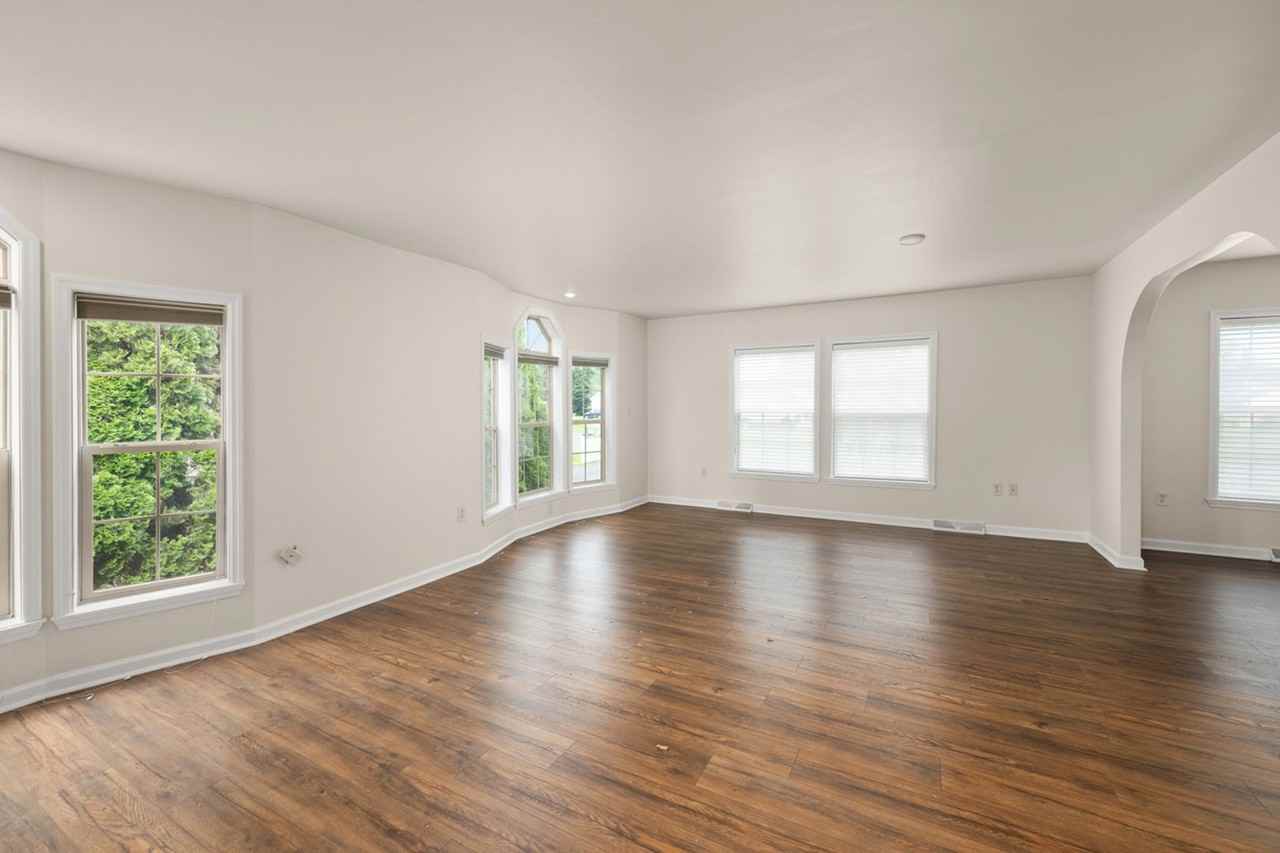 27723 Crozet Dr - Photo 4 of 36