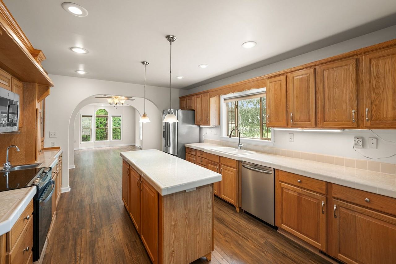 27723 Crozet Dr - Photo 5 of 36
